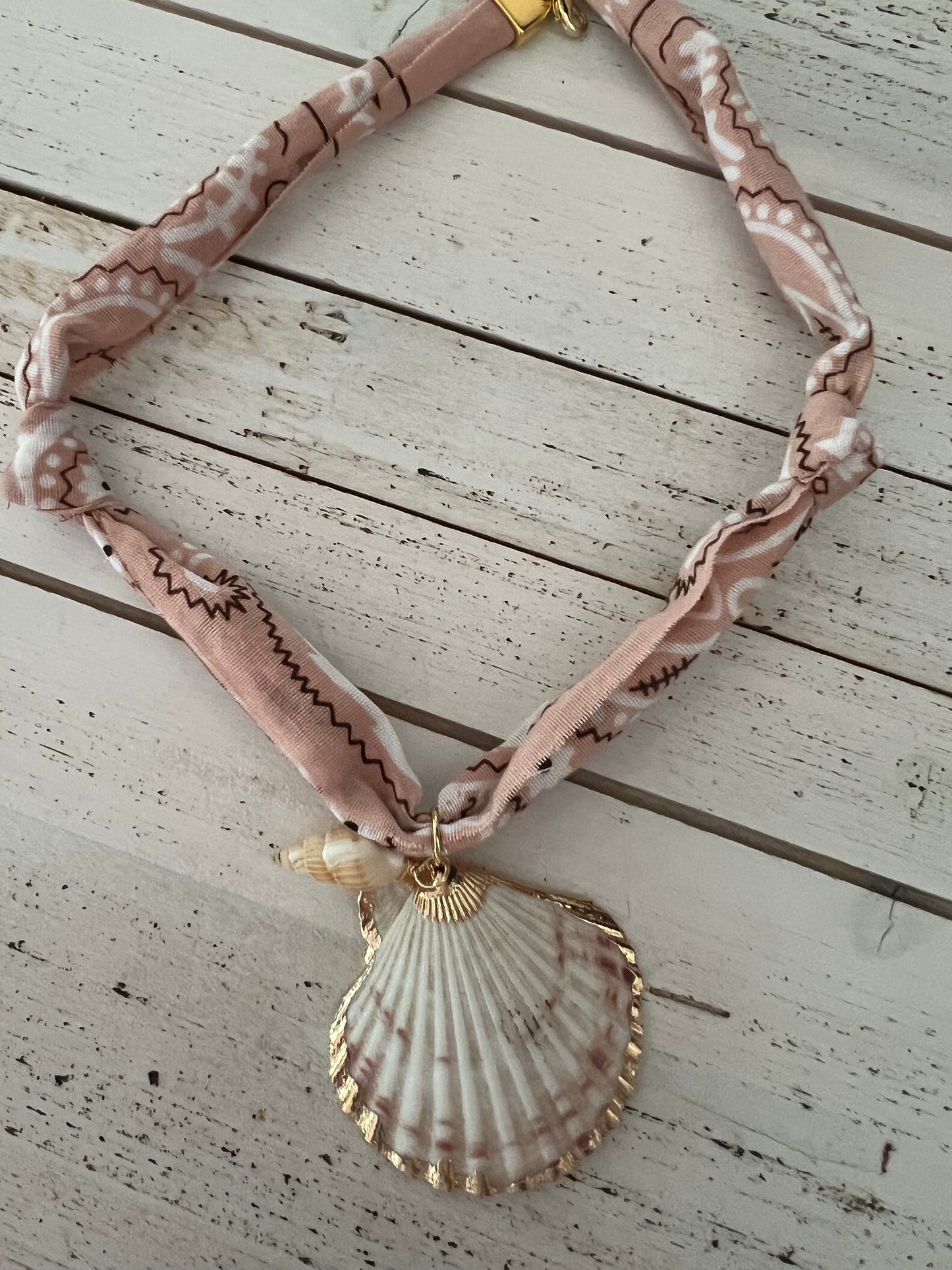 Bandana Shell Necklace - Peachy/Pink