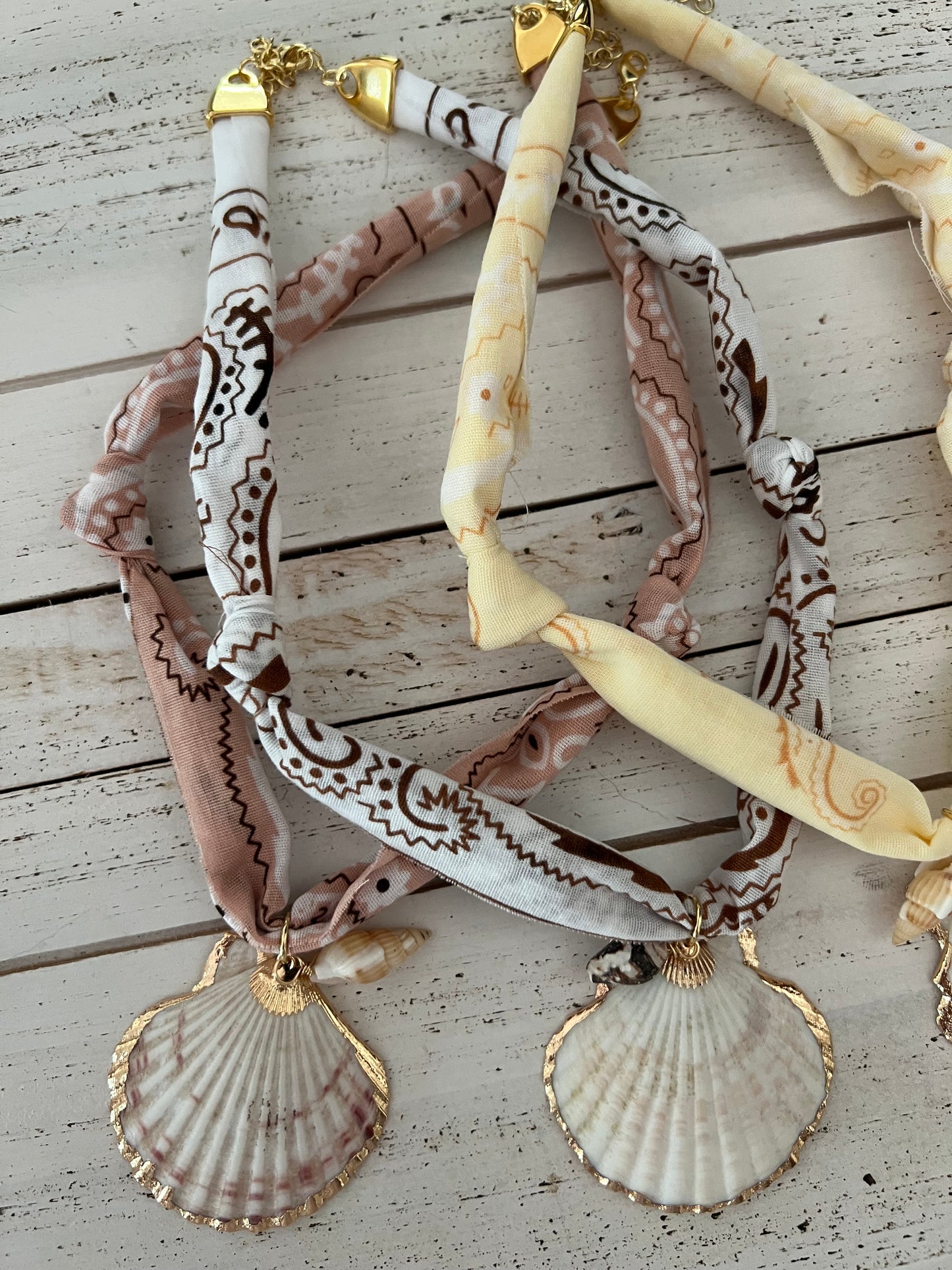 Bandana Shell Necklace - Peachy/Pink