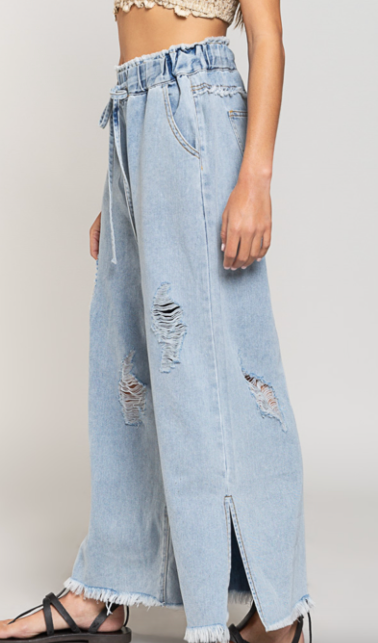 Good Feels Distressed Pants - Light Denim