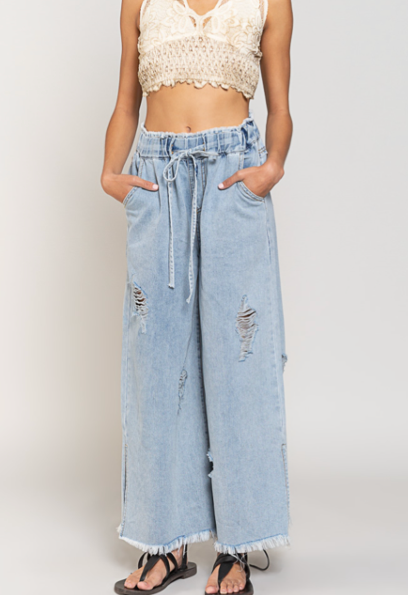 Good Feels Distressed Pants - Light Denim