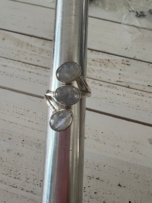 Moonsstone Sterling Silver Ring Size6