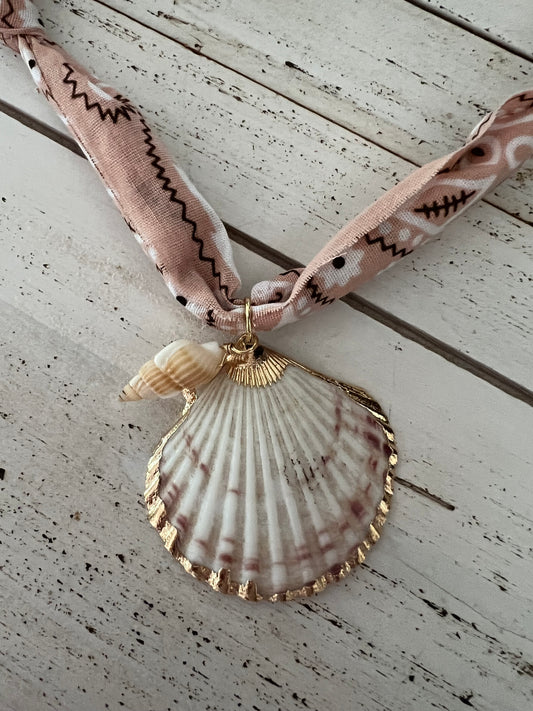 Bandana Shell Necklace - Peachy/Pink