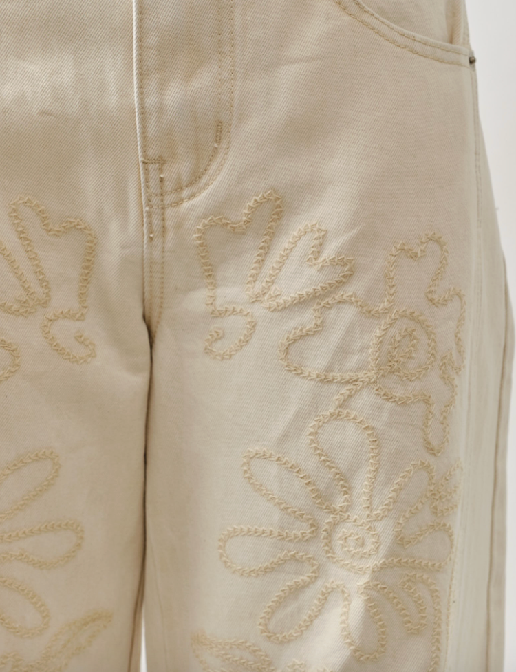 Embroidered Barrel Jeans