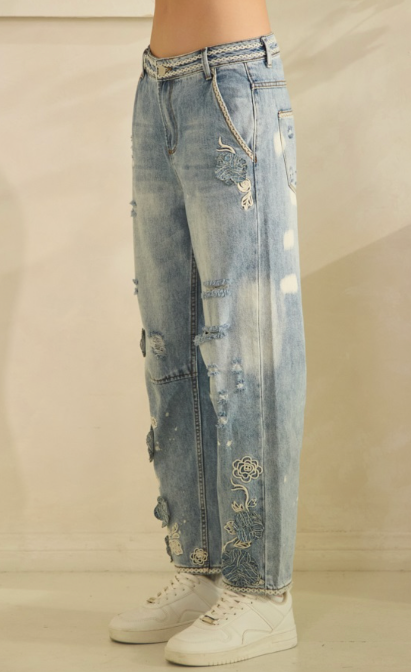 Free To Roam Barrel Jeans