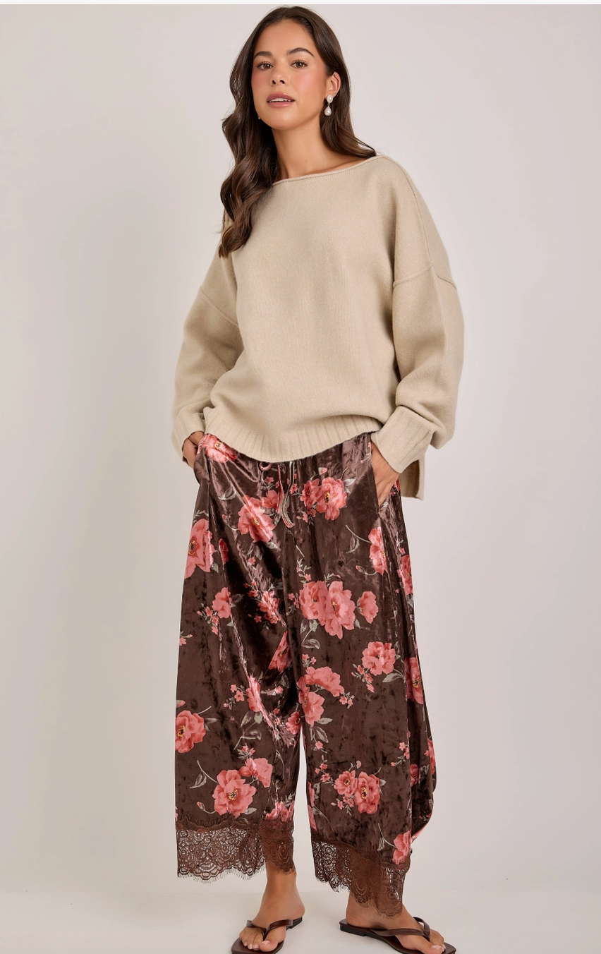 She's A Keeper Velvet Pants