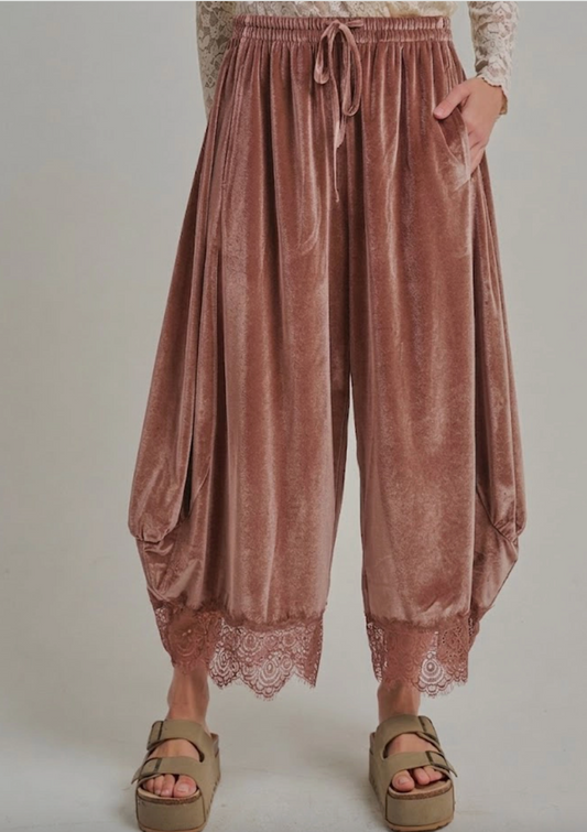 Feeling Rosie Velvet Pants (Low Barrel)